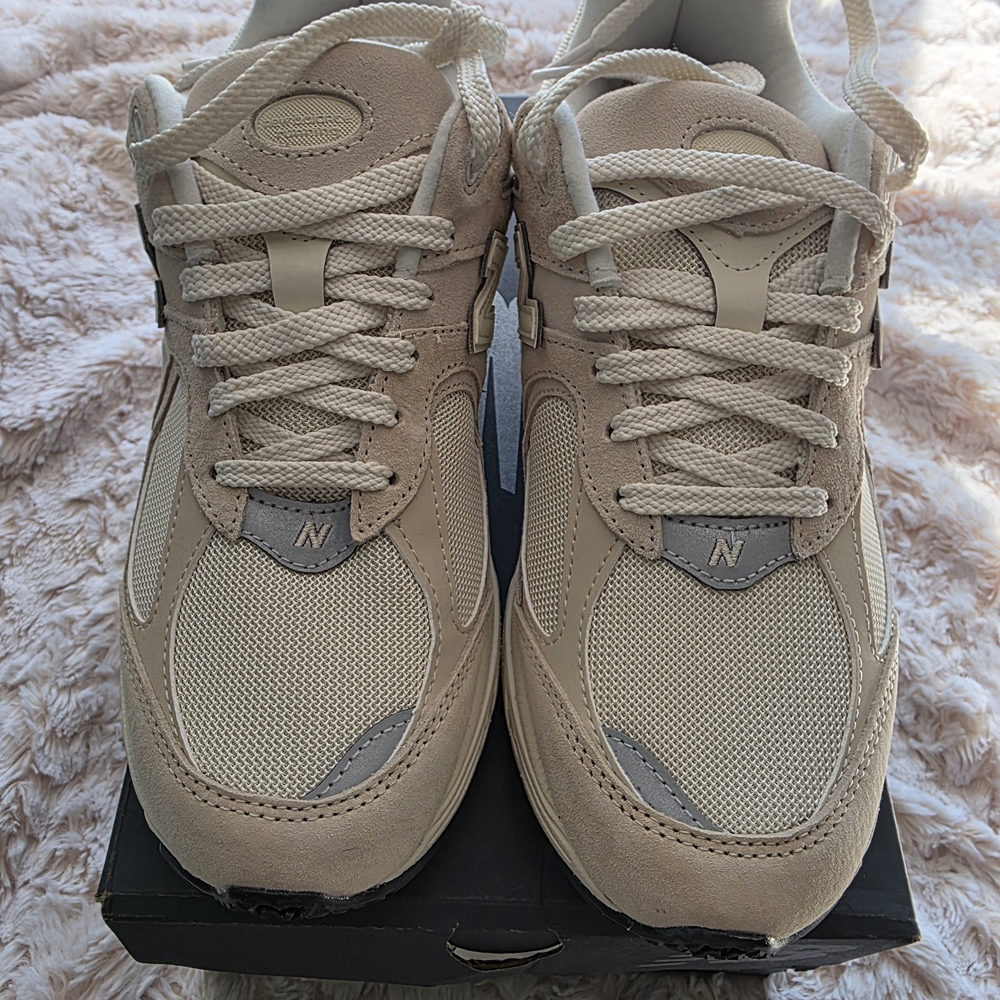 New Balance Cream Sneakers - Picture 4 of 6